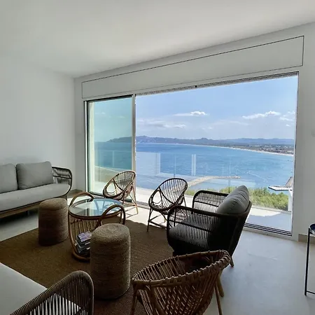 In L Estartit With Waterfront Views *